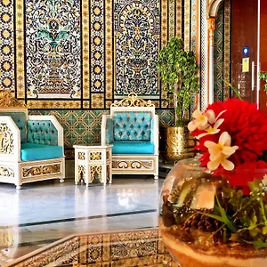 Royal Victoria - Ex British Embassy 4* Tunes